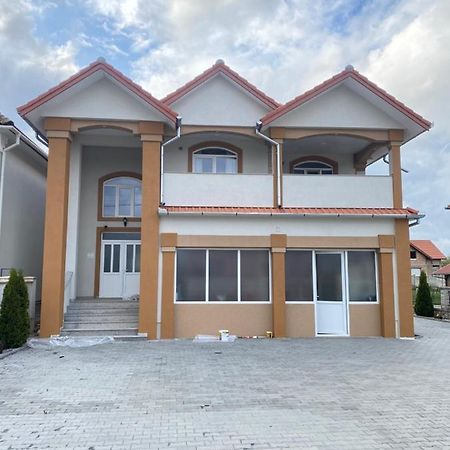Absolut Residence Хацег Экстерьер фото