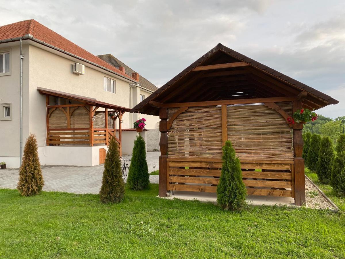 Absolut Residence Хацег Экстерьер фото