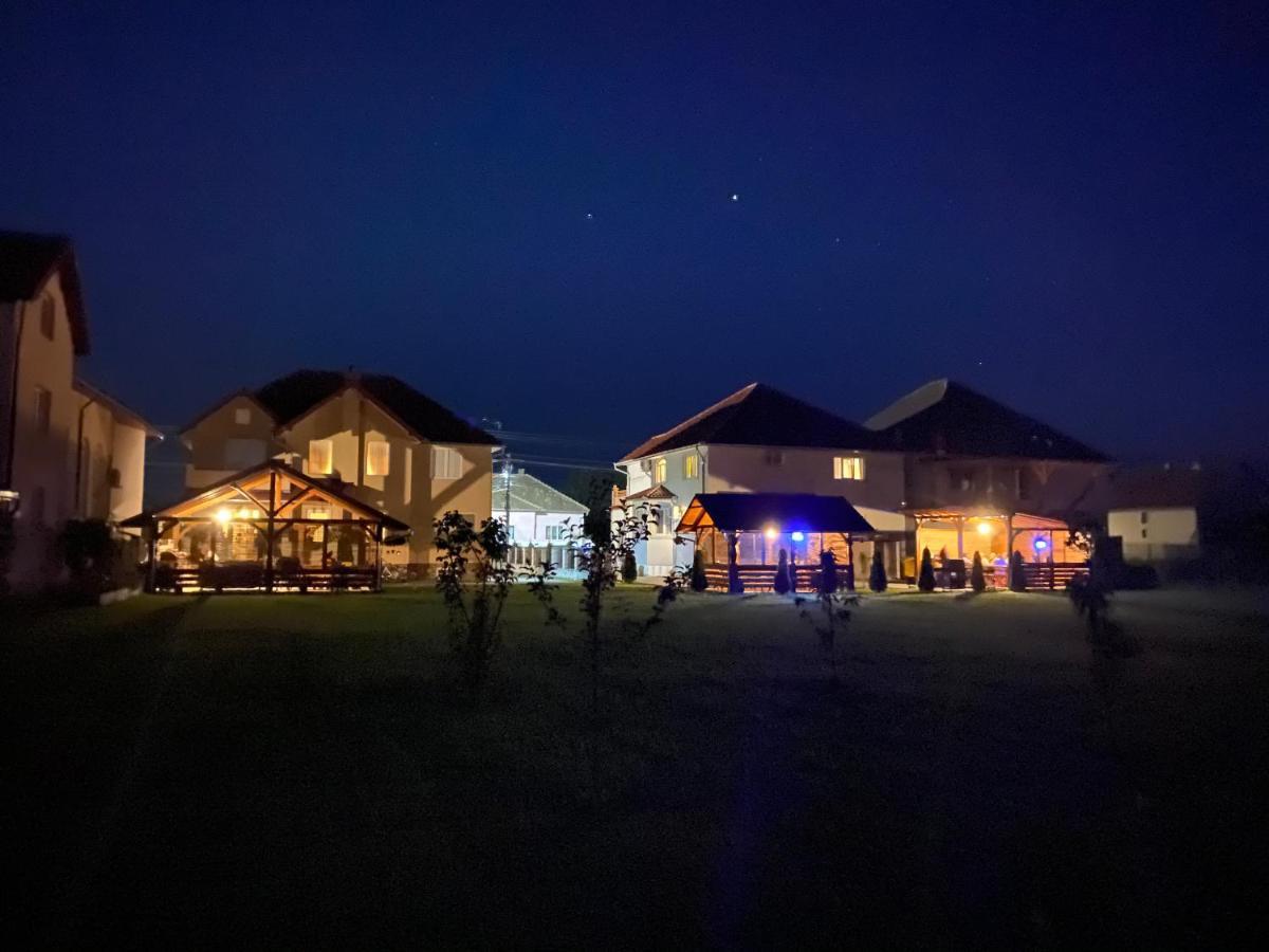 Absolut Residence Хацег Экстерьер фото
