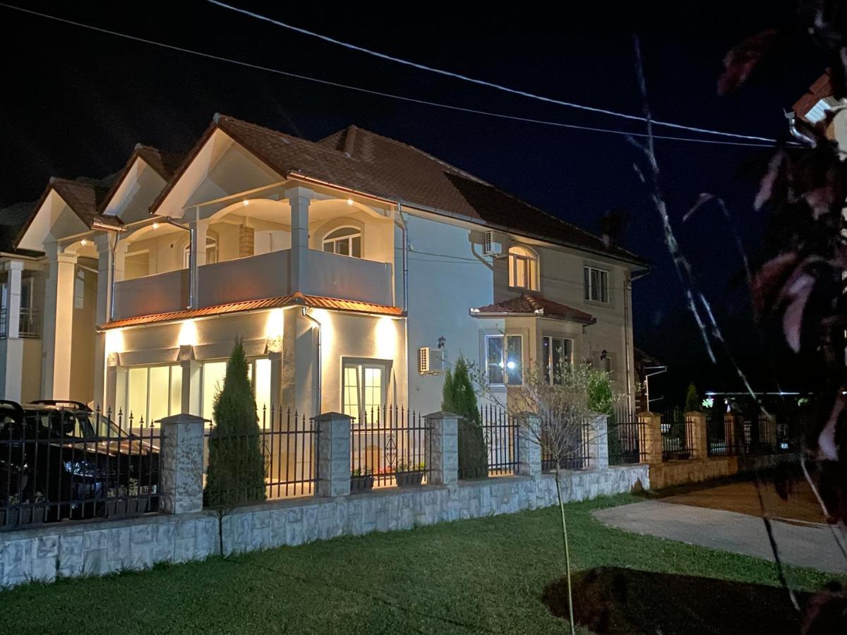 Absolut Residence Хацег Экстерьер фото