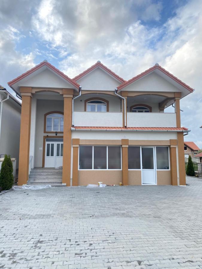 Absolut Residence Хацег Экстерьер фото