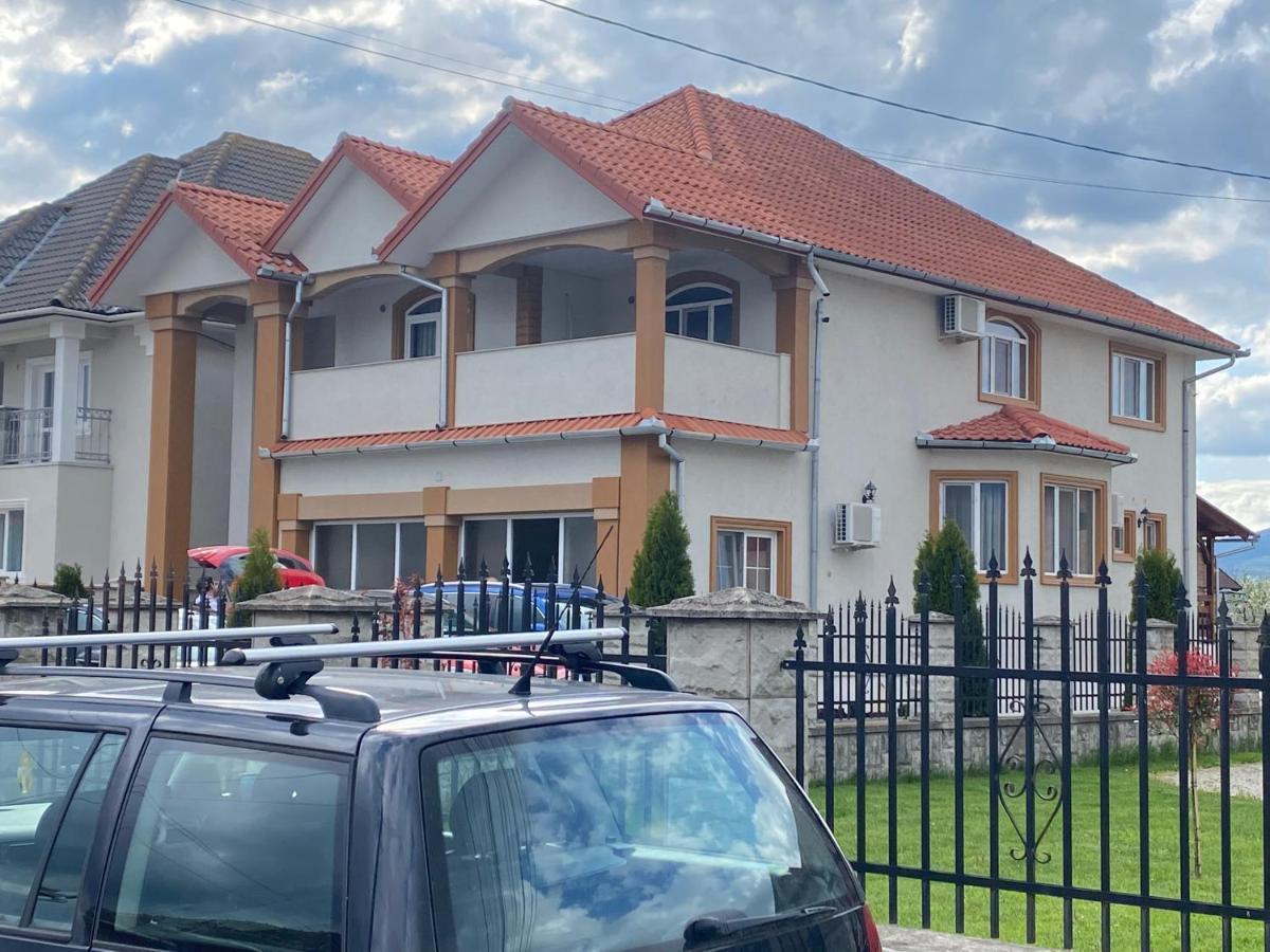 Absolut Residence Хацег Экстерьер фото