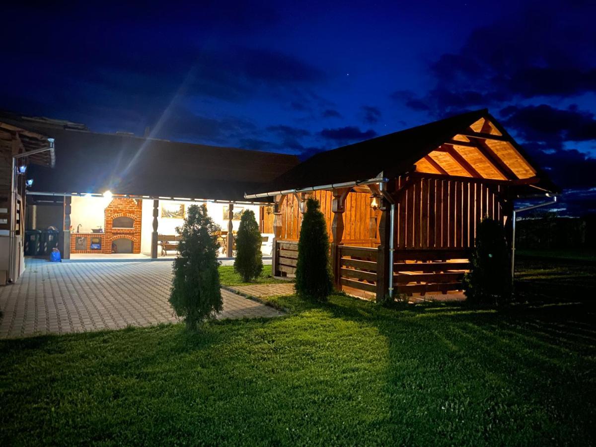 Absolut Residence Хацег Экстерьер фото